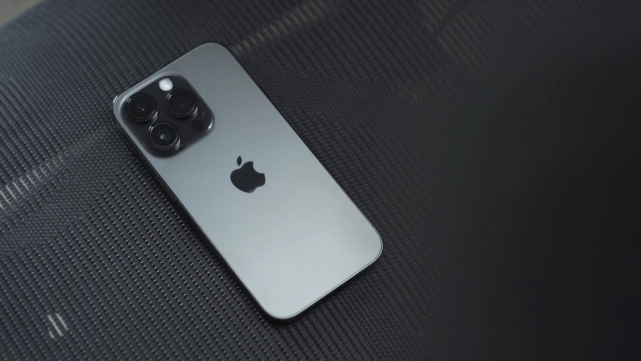 samsung-galaxy-s23-ultra-vs-iphone-14-pro